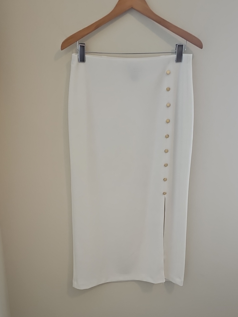 NYCC White Maxi Skirt. Detaied Buttons 14" Slit Sz Meduim